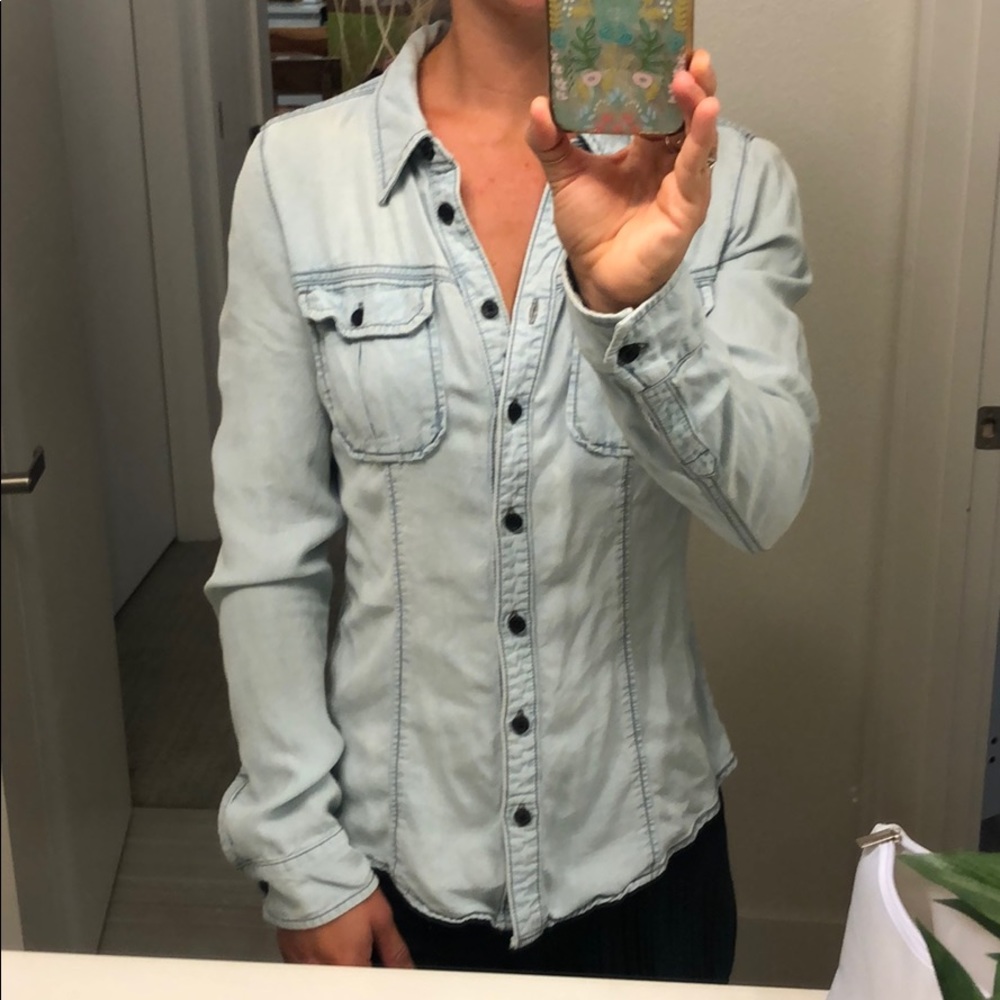Guess- bottom up jean shirt